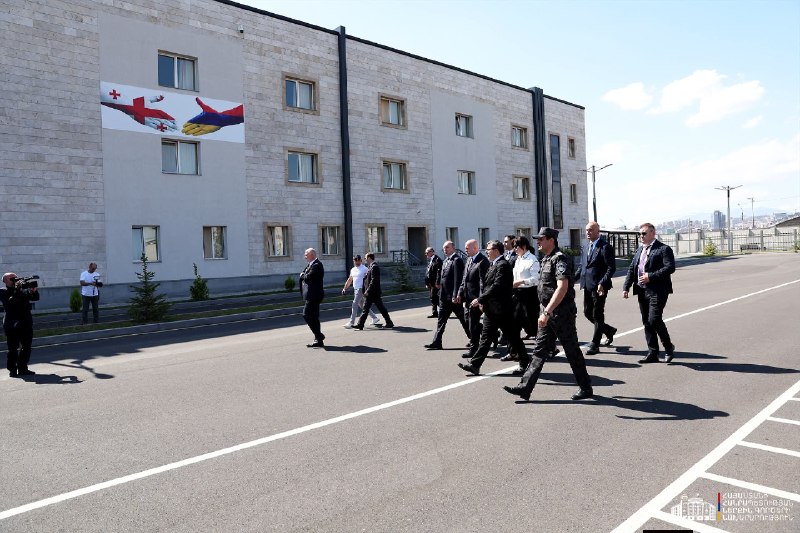 В Ереване представили работу Центра 112 и Патрульной службы главе МВД Грузии