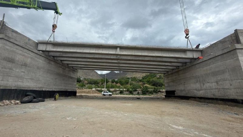 Установка балок мостов идет на участке Каджаран-Агарак в Армении