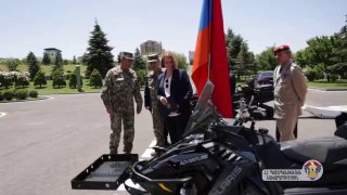 Германия передала Армении 16 снегоходов для армии