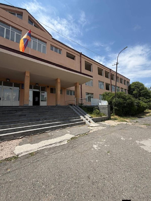Строительная площадка школы в Арагацотнской области Армении, визит директора ФТРА Саргиса Багиняна