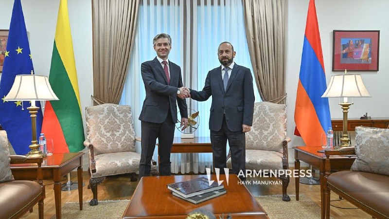 Арарат Мирзоян и Кястутис Будрис обмениваются поздравлениями в соцсети