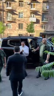 Сурен Папикян встретился с молодежью «Гражданского договора» в Армении