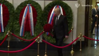 Владимир Путин принял участие в панихиде по экс-министру обороны РФ Сергею Иванову в Москве