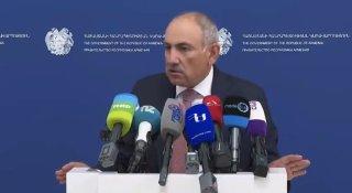 Пашинян заявил, что Царукян принял бы сделку «на коленях»: предвыборная риторика в Армении