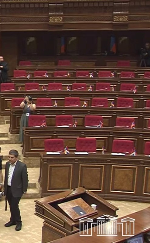 Оппозиция Армении бойкотирует парламентскую сессию из-за карабахского вопроса
