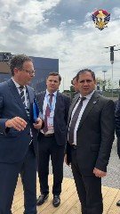 Министр обороны Армении Папикян обсудил с KNDS и Airbus сотрудничество в Париже