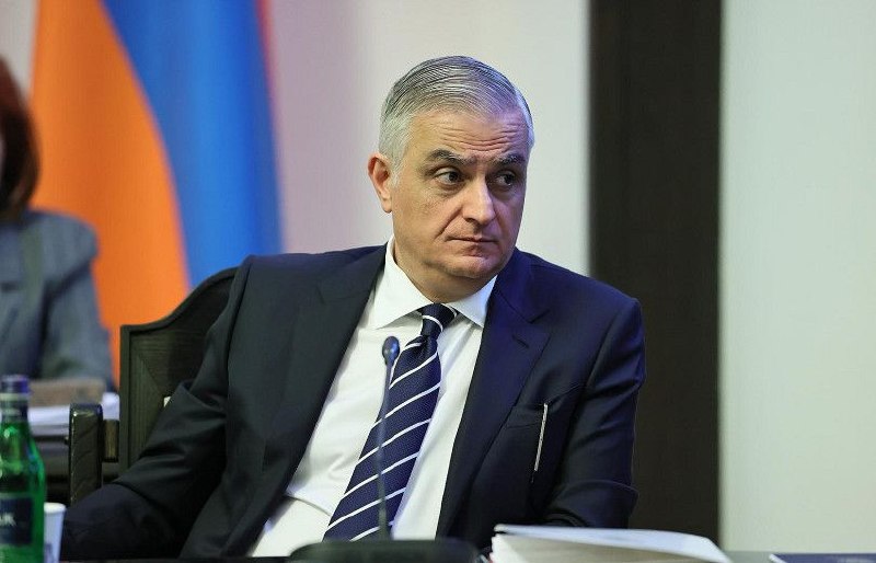 Вице-премьер Армении Мгер Григорян дает интервью о ЕАЭС.