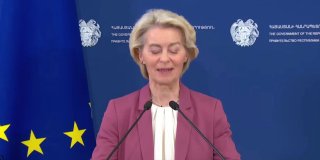 Урсула фон дер Ляйен поздравила Пашиняна с победой на выборах в Армении